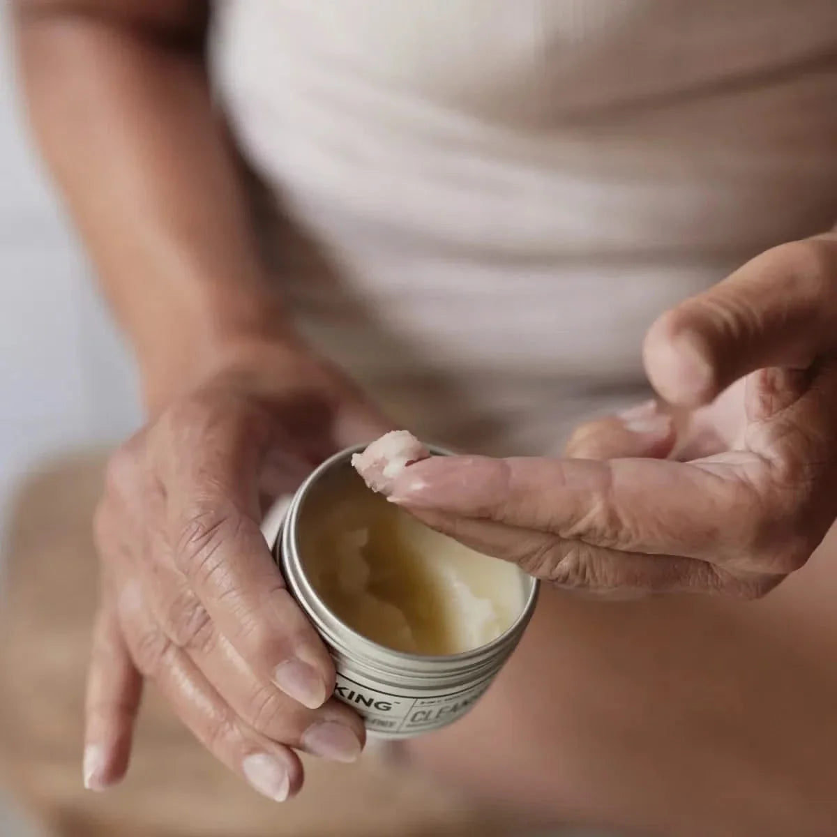 Rensebalm — Vores Rensebalm giver 3-i-1: Fjerner makeup, renser i dybden & nærer, ideel til sensitiv og tør hud med tendens til rødme og opløser vandfast øjenmakeup og solcreme.