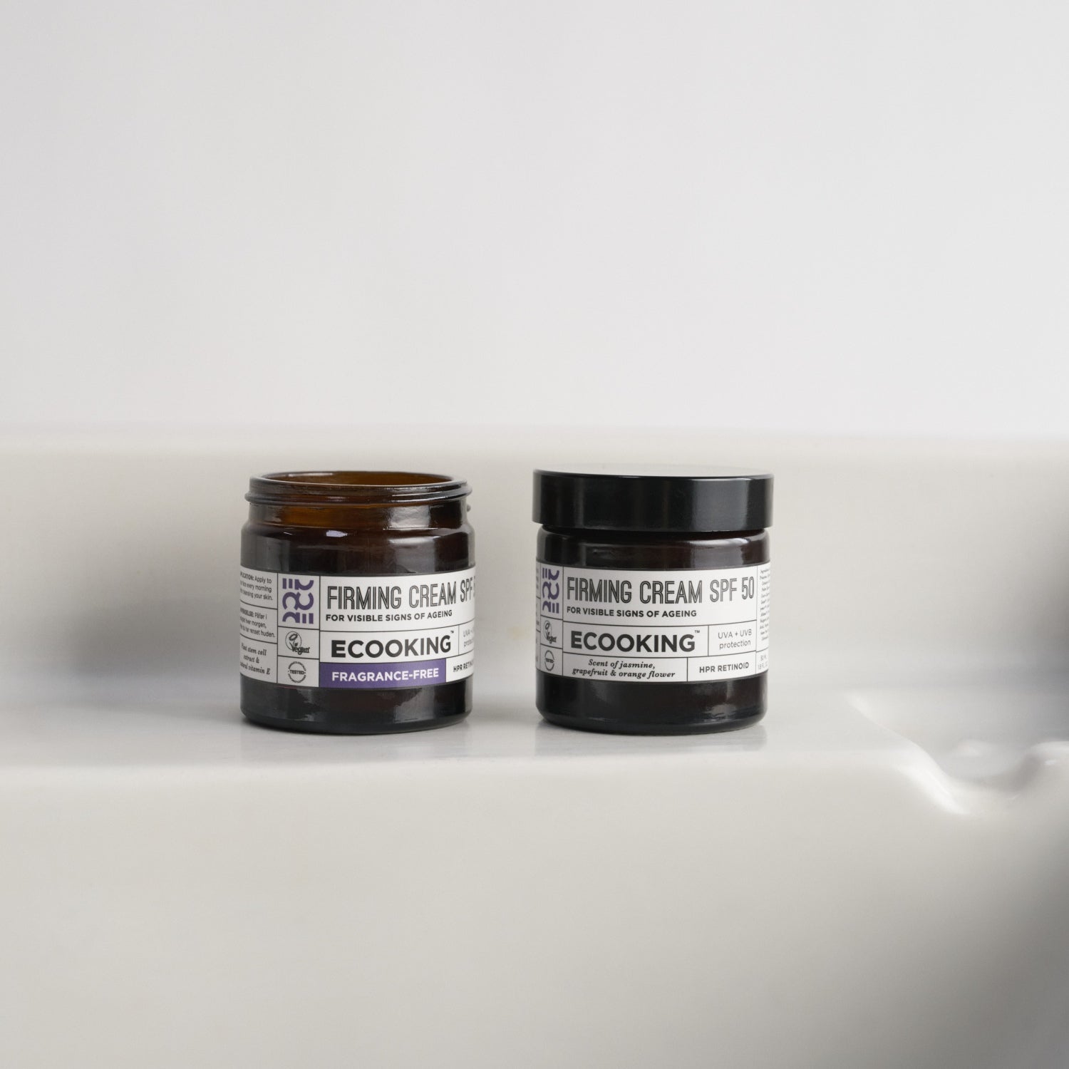 Firming Cream SPF 50 — Solbeskyttende dagcreme der giver synligt glattere hud på kun 4 uger. Rig på stamcelleekstrakter, grønalgeekstrakt og HPR retinoid som fremmer hudens naturlige regenerering.