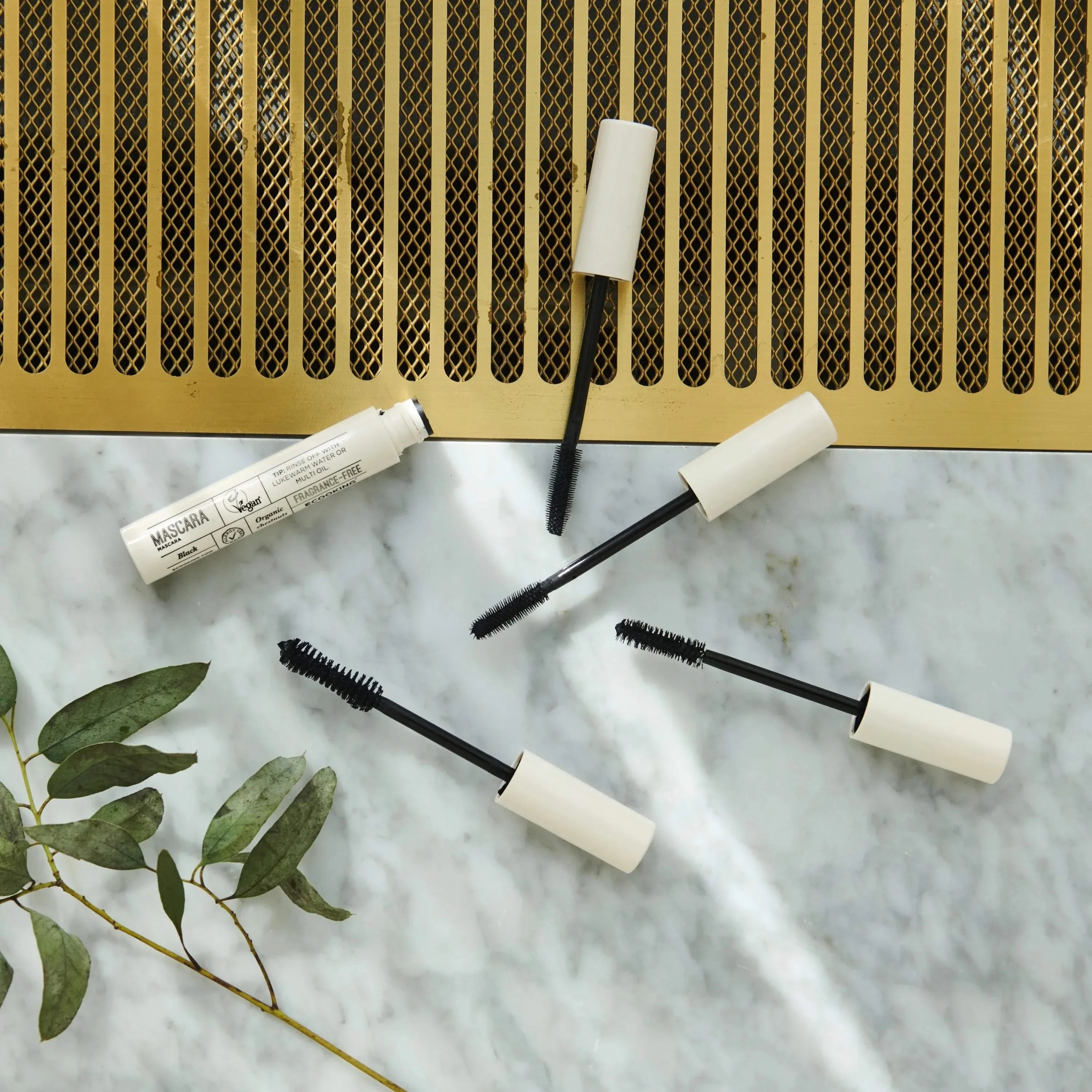 Mascara — Vores Mascara fugter, beskytter og reparerer, drysser ikke eller klumper og allergivenlig og langtidsholdbar.