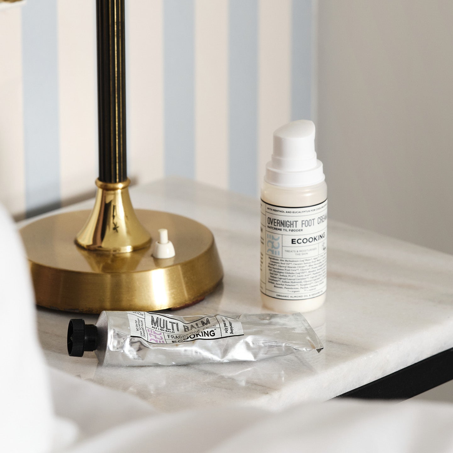Natcreme Til Fødder — Vores Natcreme Til Fødder fugter, køler og blødgør, højt indhold af mælkesyre og carbamid og fjerner hård hud.