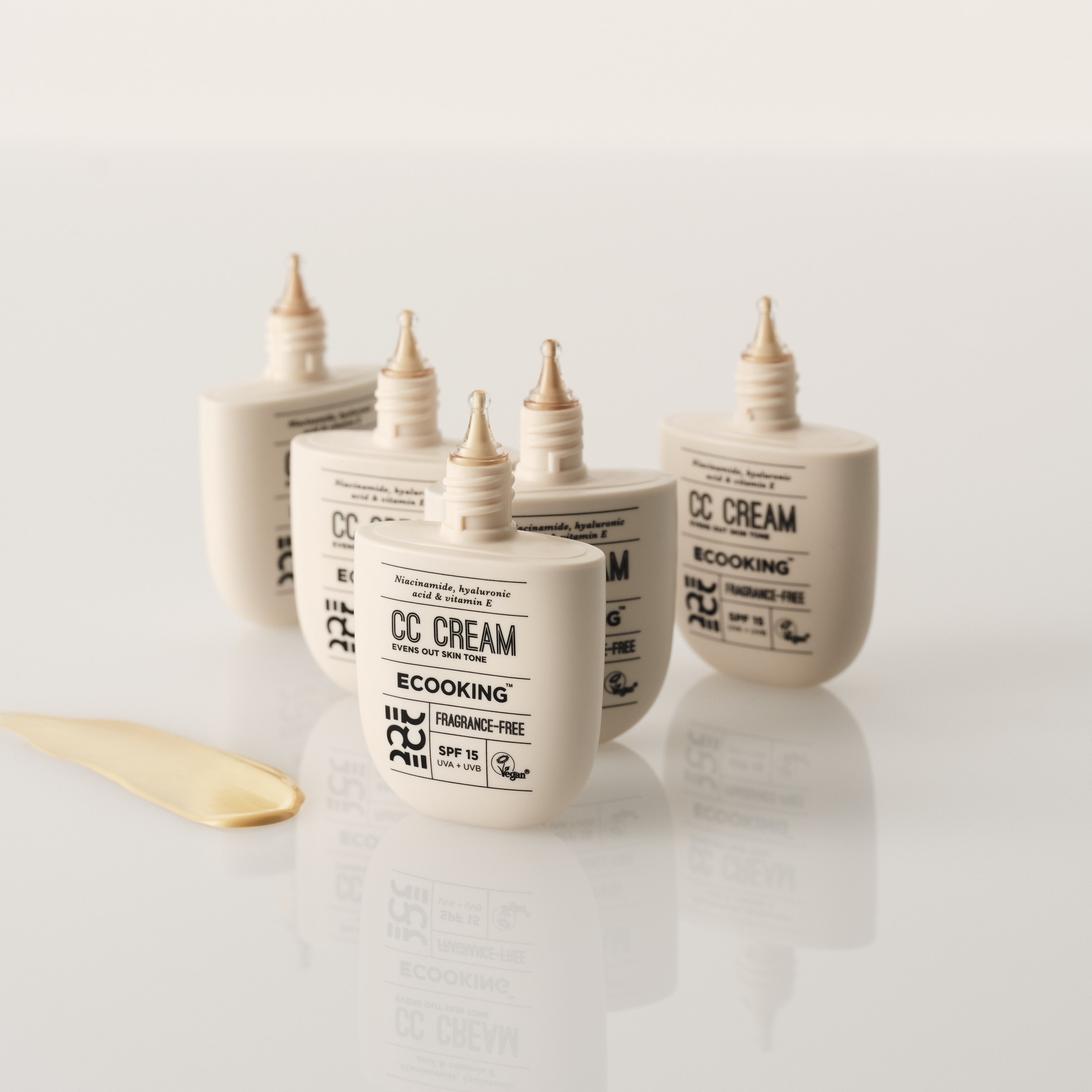 CC Cream 30 ml - SPF 15 — Vores CC Cream ensarter hudtonen og nedtoner farvemæssige ujævnheder, SPF 15, niacinamid, hyaluronsyre og E-vitamin og pleje, glød og beskyttelse i én.