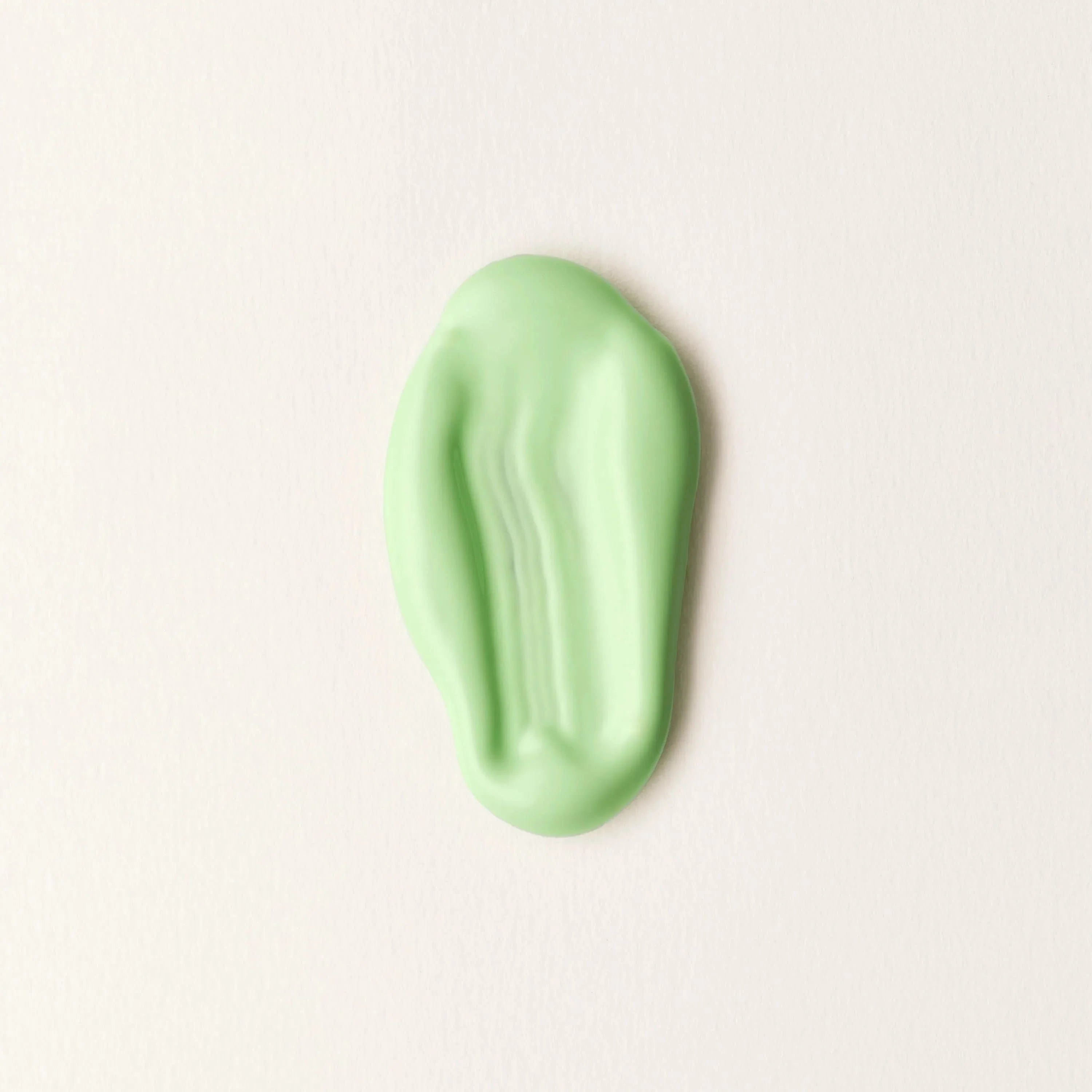 Primer — Vores Primer giver gør huden jævn til makeup, fugter, plejer og giver glød og passer til alle.