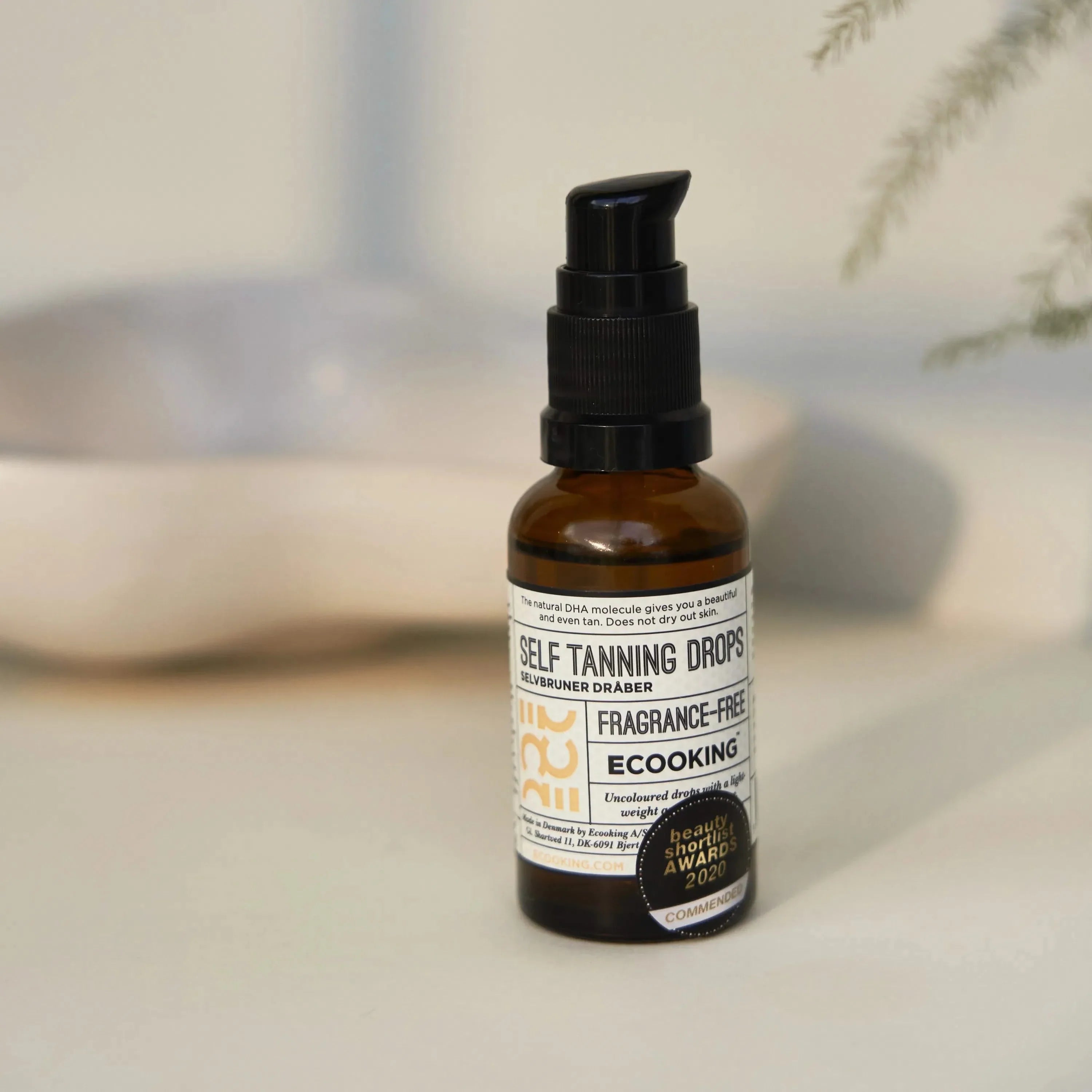 Selvbruner Dråber — Vores Selvbruner Dråber giver glød, der kan blandes i din dagcreme. Med naturlig hyaluronsyre der giver fugt til huden og parfumefri væske.
