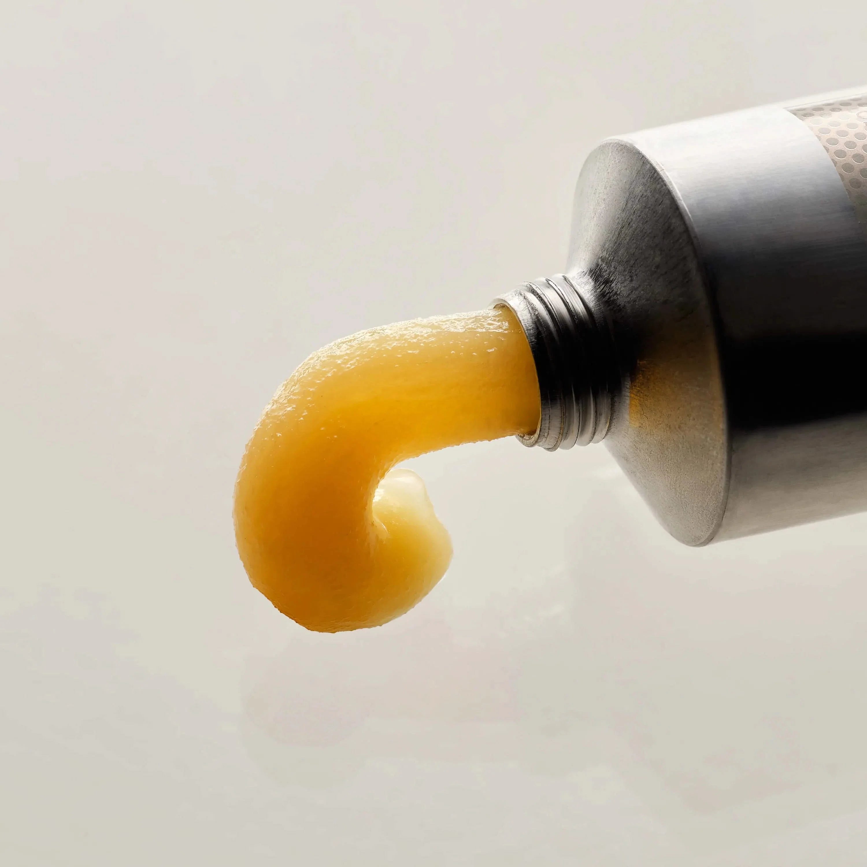 Alt I En Balm — Vores Alt I En Balm er en fugtgivende balm til meget tør hud og læber, multifunktionel og beroliger og plejer tør og irriteret hud.