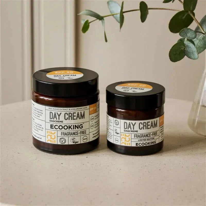 Dagcreme SPF 20 — Vores Dagcreme SPF 20 fugter og kollagenbooster, fedter ikke og blender let ind i huden og uVA- & UVB-beskyttelse.