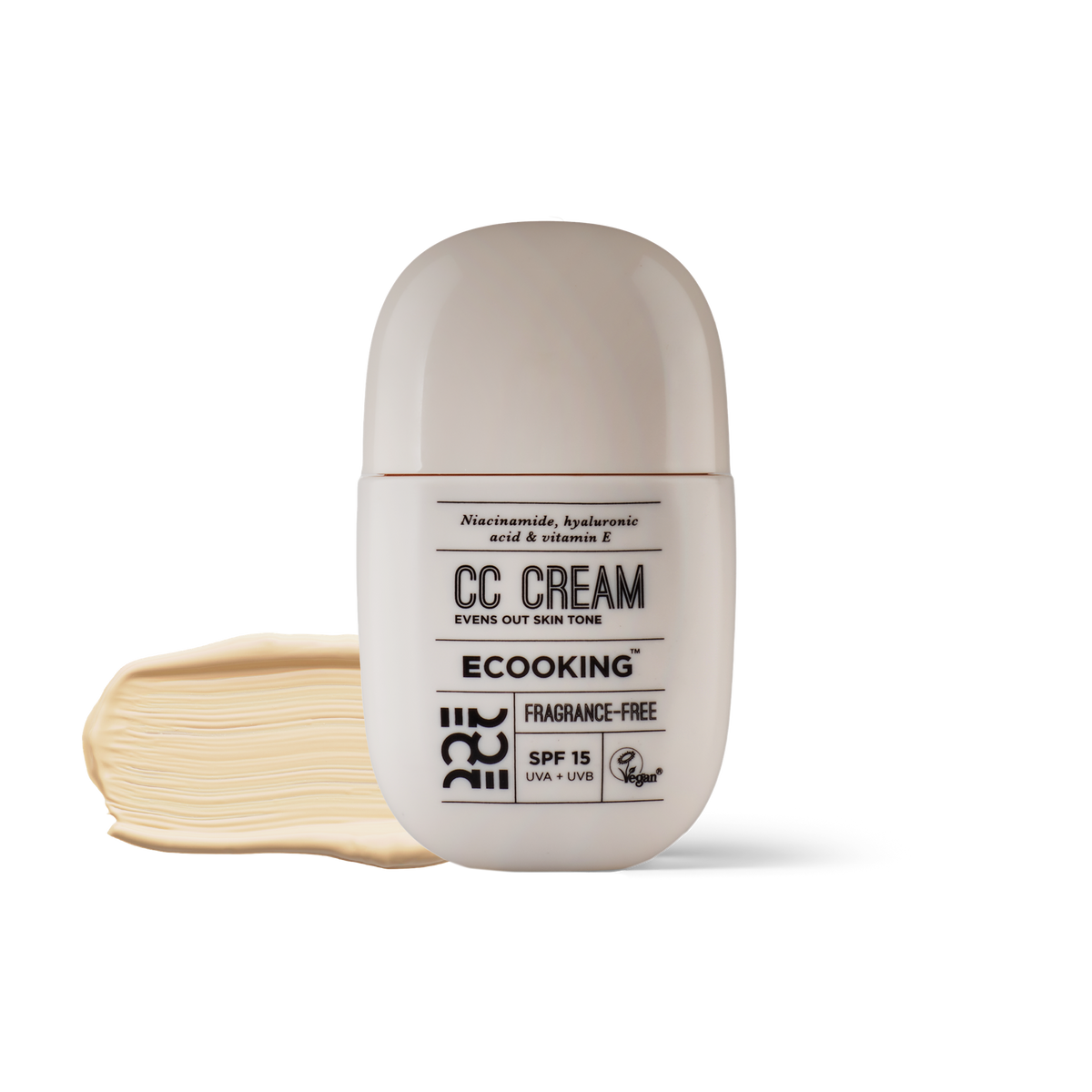 ECOOKING CC Cream SPF 15 i nuance 02 light med en stribe af cremen – CC cream og farvet dagcreme med solfaktor 15, der ensarter hudtonen