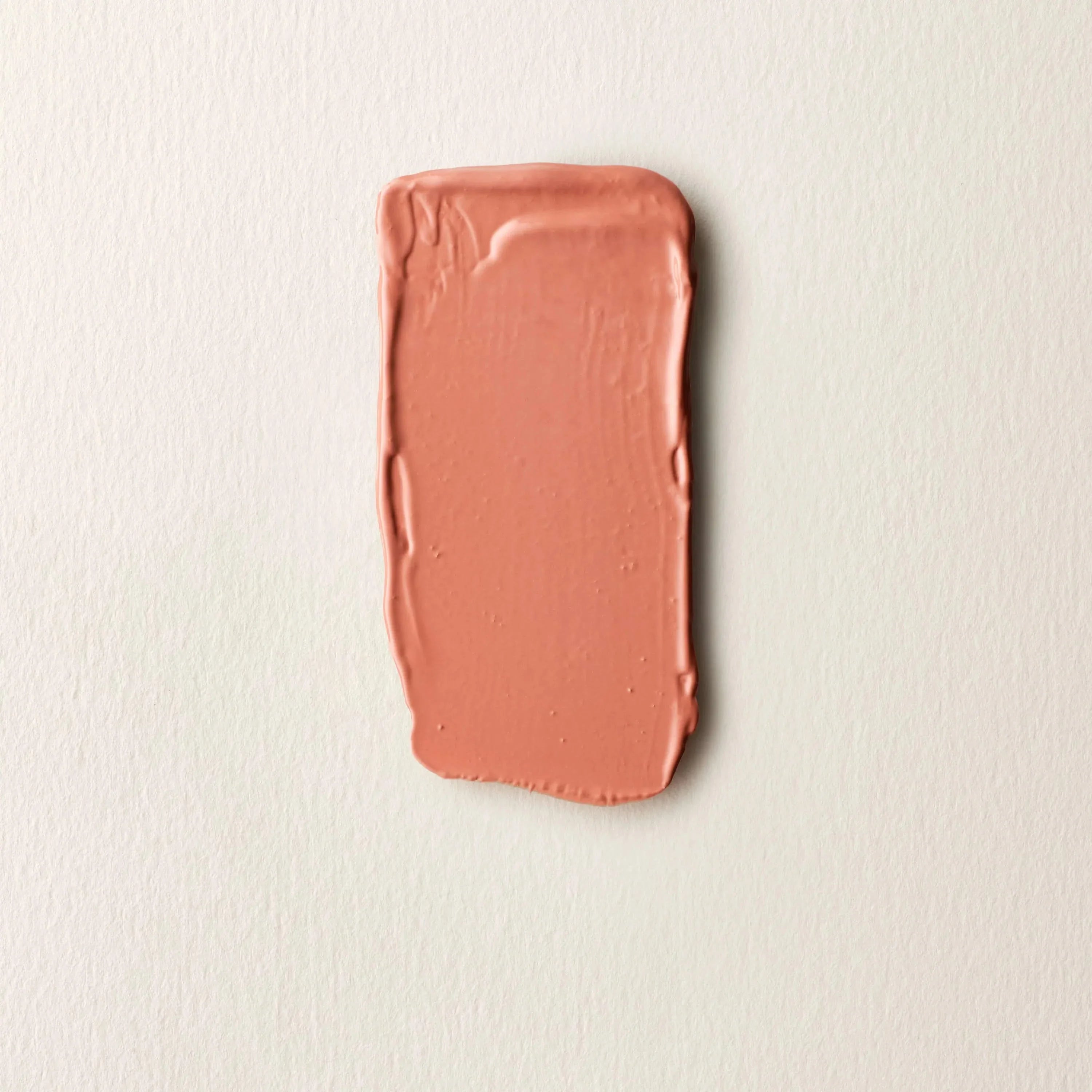Lipstick | Final Call — Vores Lipstick giver smuk farve og glans til læberne, fugter og beskytter og let og blød tekstur.
