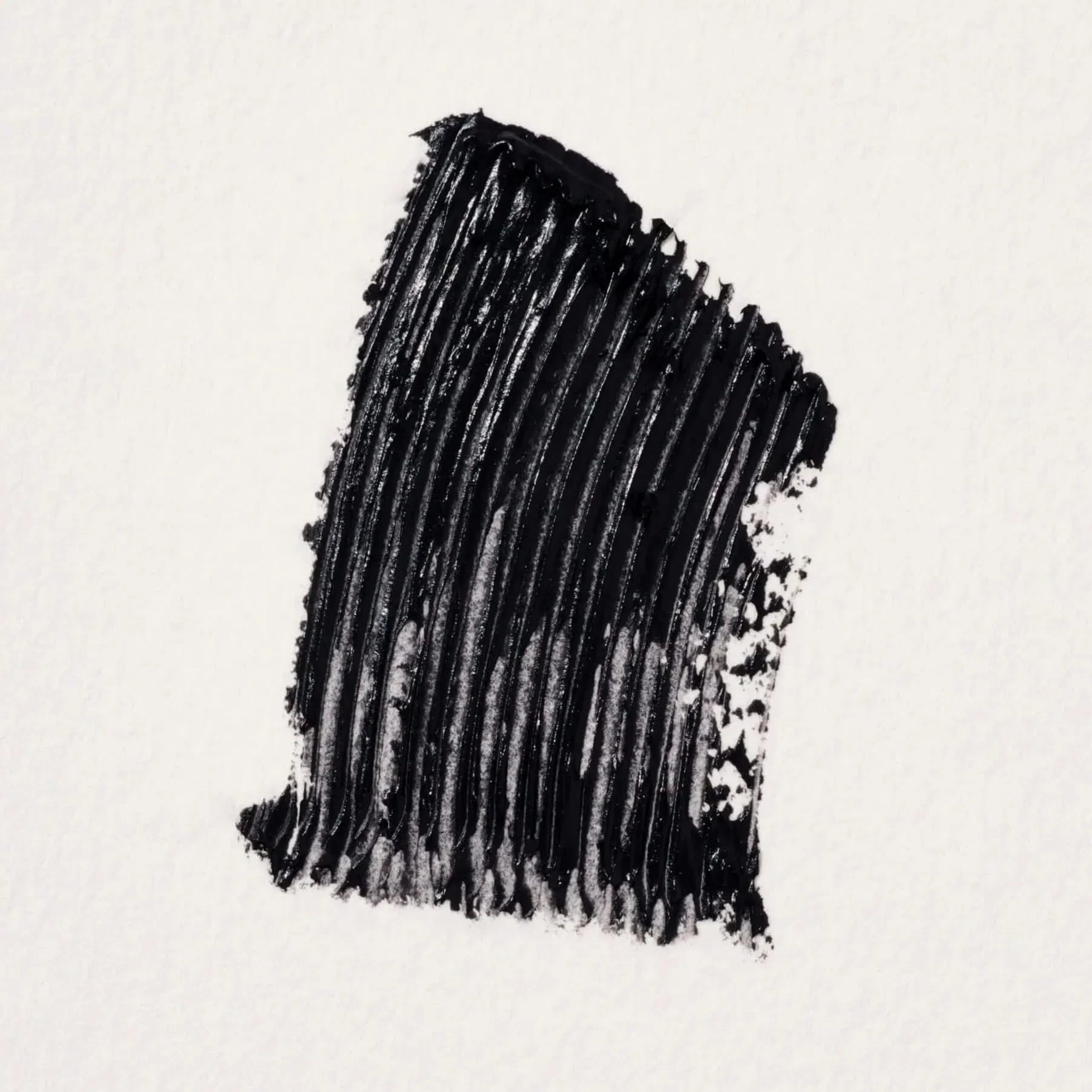 Mascara — Vores Mascara fugter, beskytter og reparerer, drysser ikke eller klumper og allergivenlig og langtidsholdbar.