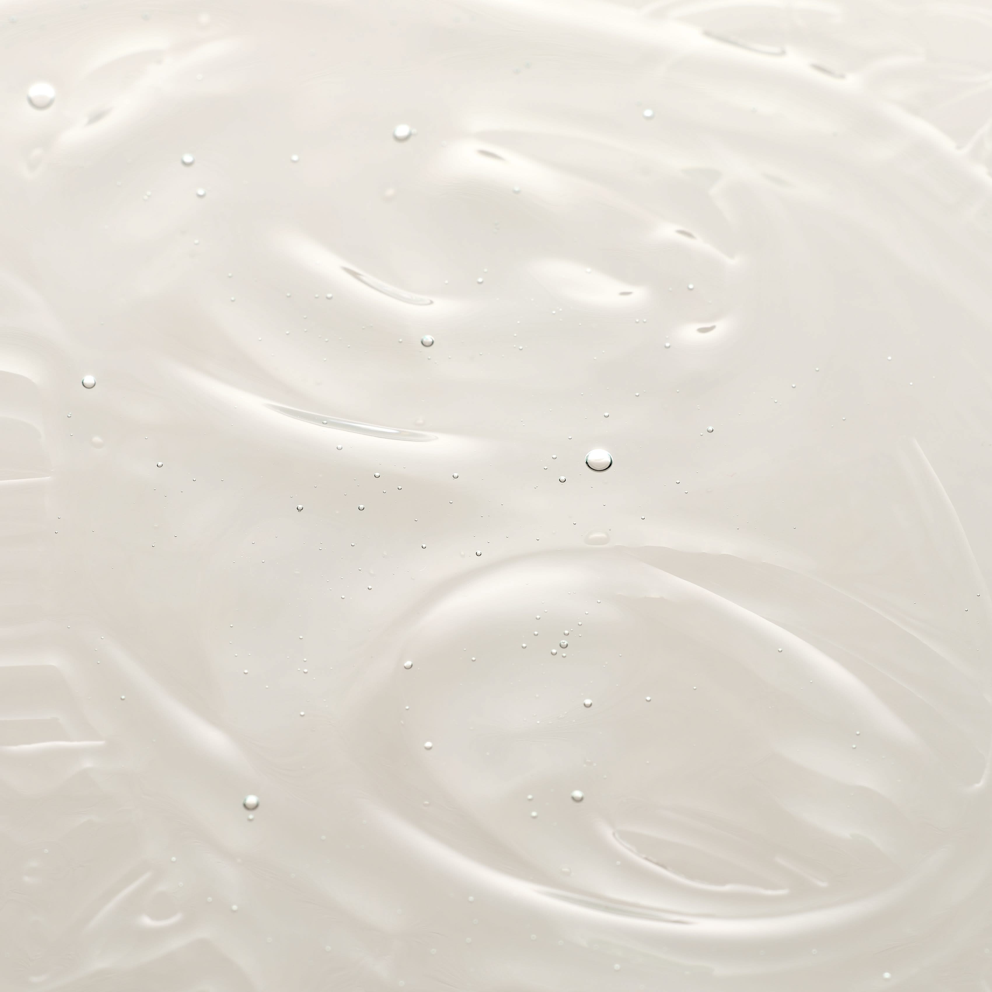 Hyaluron Serum — Vores Hyaluronsyre Serum leverer fugt og fylde til alle hudlag, med fuldspektret hyaluronsyre og fugtbooster til alle hudtyper.