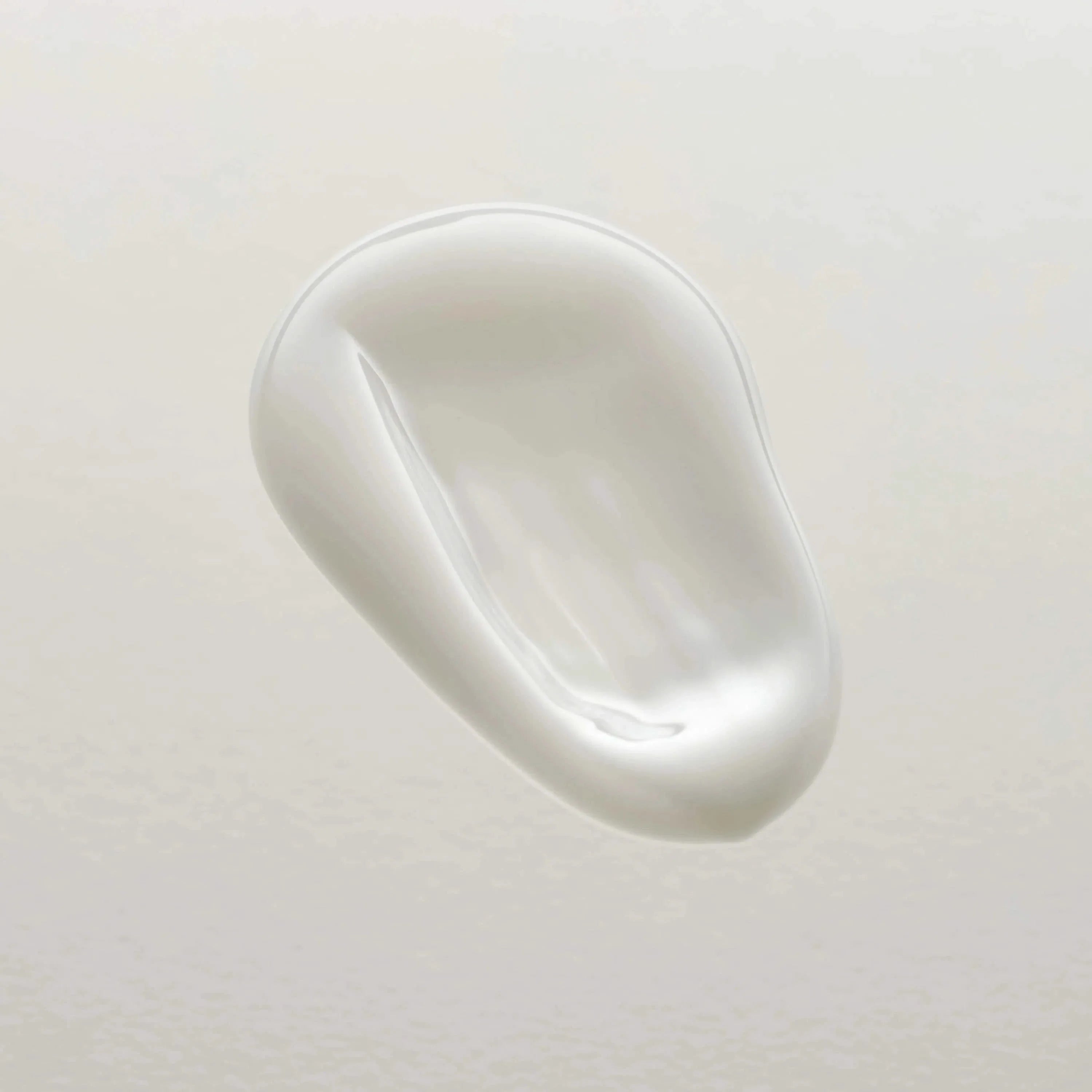 Peel Maske — Vores Peel Maske udglatter & booster din naturlige glød, eksfoliere med naturlig mælkesyre og glykolsyre og brug om aftenen 1-2 gange om ugen.