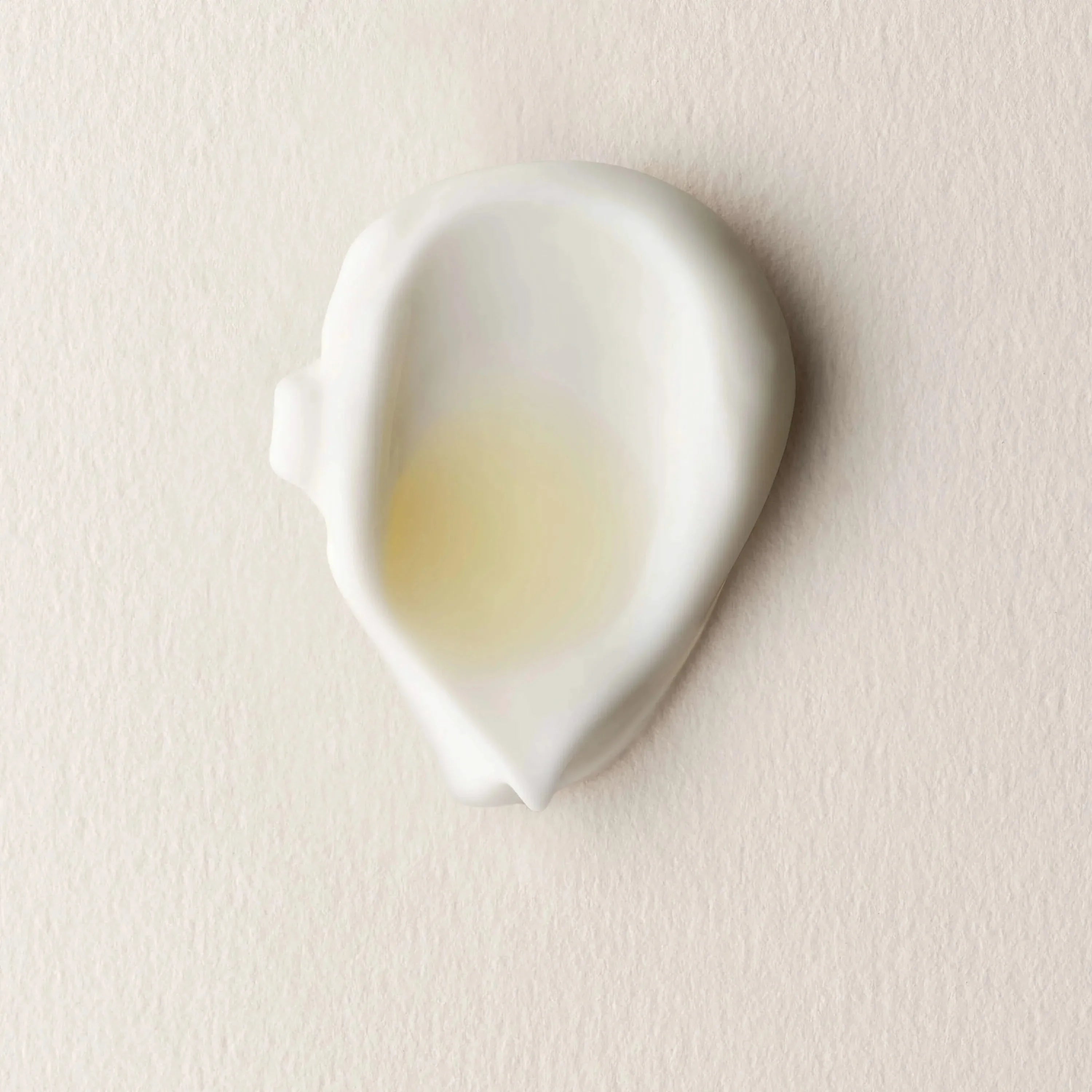 Selvbruner Dråber — Vores Selvbruner Dråber giver glød, der kan blandes i din dagcreme. Med naturlig hyaluronsyre der giver fugt til huden og parfumefri væske.