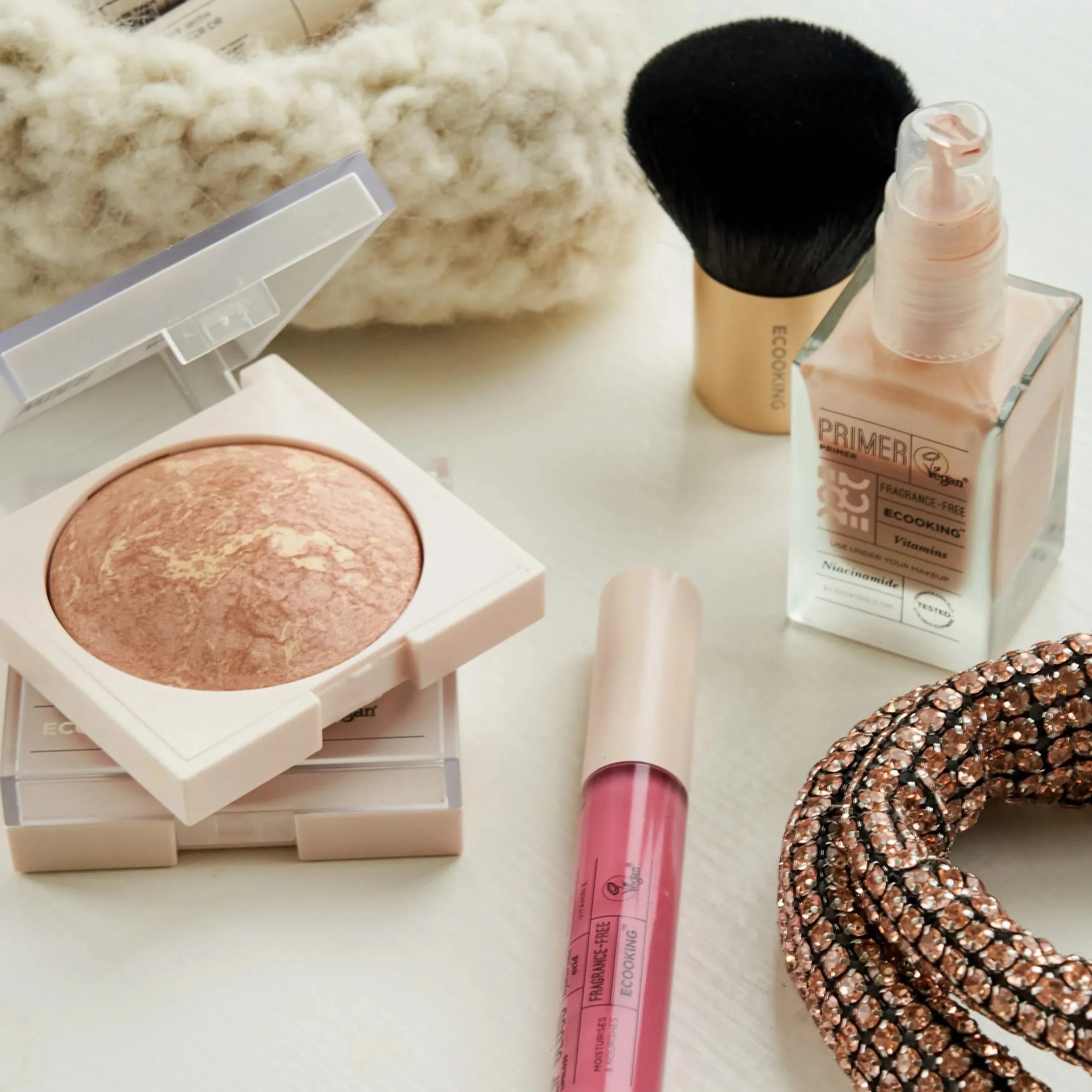Sun Powder — Vores Sun Powder giver ansigtet et solkysset look, baked pudder og med plejende E-vitamin.
